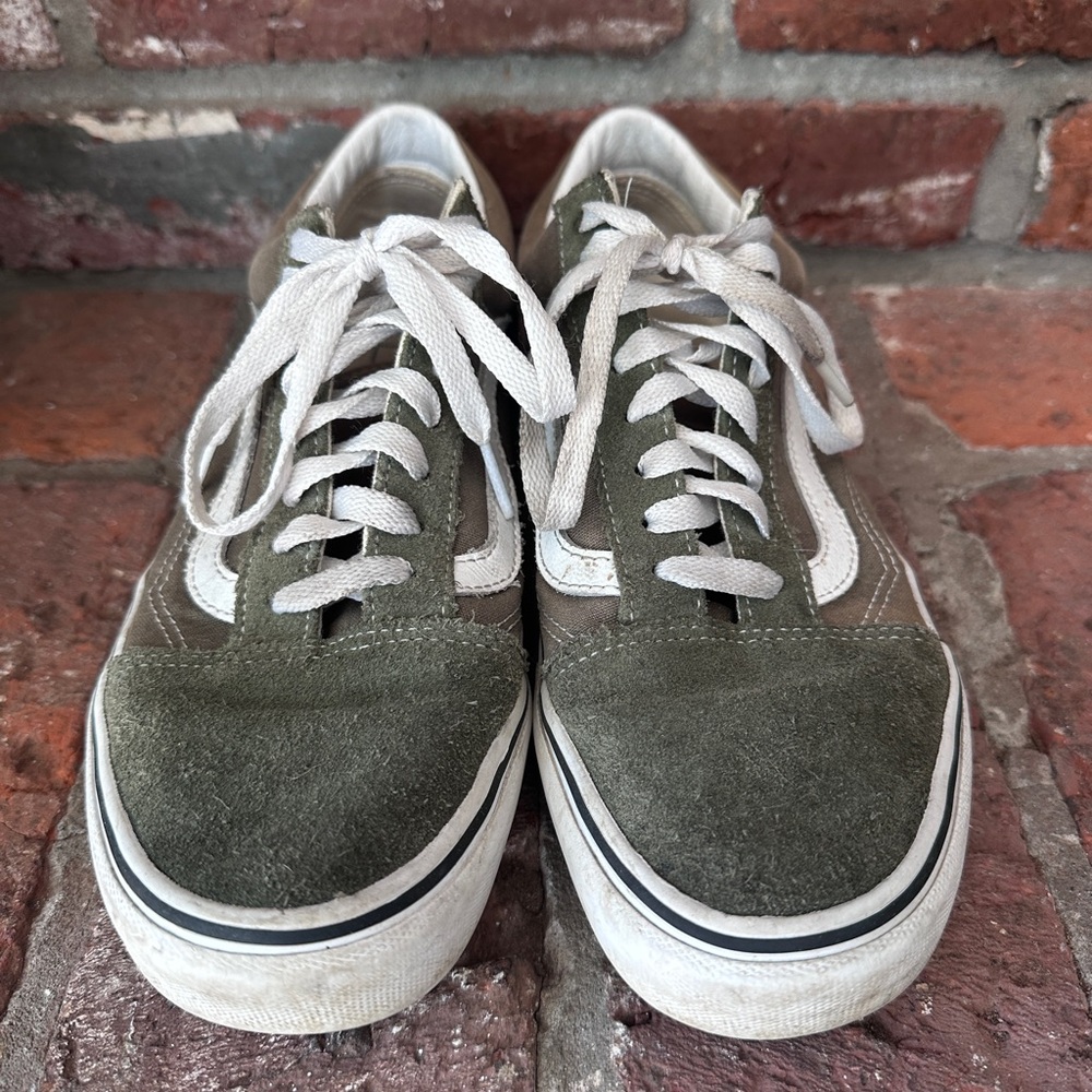 VANS Old Skool Olive Green Low-Top Suede Skate Sneakers - White Accent - M8/W9.5